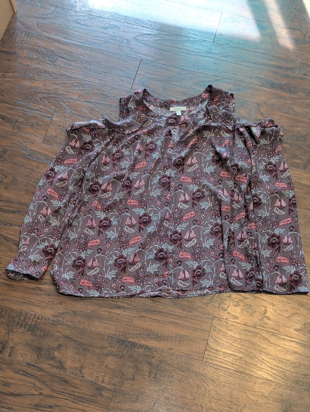 Cold-Shoulder Floral Blouse in Mauve Pink